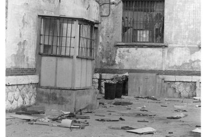 Esquina de un patio con la caseta de vigilancia, en la Cárcel Nueva de Madre de Dios, en 1986