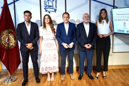 Jesús Julio Carnero y Conrado Íscar presentan el programa de actividades por el V centenario del nacimiento de Felipe II.