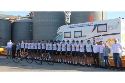 Imagen de la presentación del Zamora Enamora Cycling Team. / EM