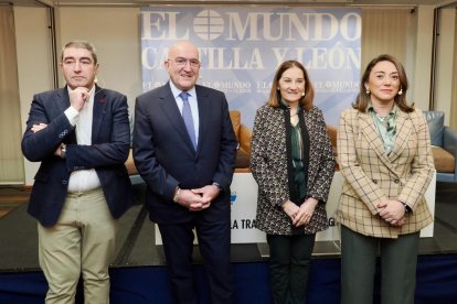 Pablo Lago (Director de El Mundo - Diario de Castilla y León); Jesús Julio Carnero   (Alcalde de Valladolid); Beatriz Herránz (Directora General del Territorio Centro Telefónica); María González Corral (Consejera de Movilidad y Transformación Digital). Club de Prensa El Mundo – Diario de Castilla y León ‘Smart Cities: La transformación digital en las ciudades’. -PHOTOGENIC