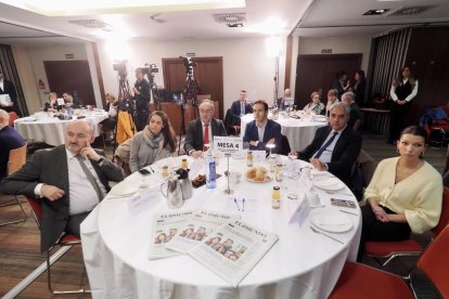 Alberto Cuadrado Toquero (Concejal de Salud Pública y Seguridad); Silvia Tomillo Alonso (Concejala Delegada Especial de Modernización Administrativa); Miguel Manovel (Consejero Delegado de Enantar); Antonio Ibáñez (Director General de Telecomunicaciones de la Consejería de Movilidad); Juan Carlos Prieto (Director General de Patrimonio de la Consejería de Cultura, Turismo y Deporte de la Junta CyL).  Club de Prensa El Mundo – Diario de Castilla y León ‘Smart Cities: La transformación digital en las ciudades’. -PHOTOGENIC