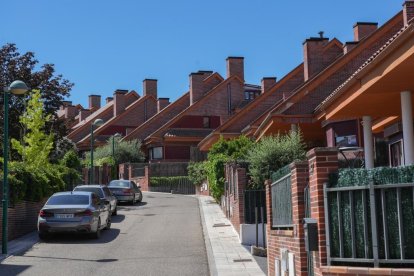 Calle de La Traviata en el barrio de Fuente Berrocal. J.M. LOSTAU