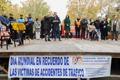 Homenaje a las víctimas de accidentes de tráfico en Valladolid.- J. M. LOSTAU