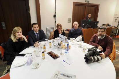 Lola Gil (Jefa de Prensa de la Consejería de Movilidad de la Junta); Juanma García Ayuso (Responsable de Prensa de Gabinete del Ayuntamiento de Valladolid); Mª Jesús Saez Beloqui (Directora de la Oficina de Comunicación del Ayuntamiento); Jose María Francisco (Grupo Municipal Socialista Ayuntamiento de Valladolid).  Club de Prensa El Mundo – Diario de Castilla y León ‘Smart Cities: La transformación digital en las ciudades’. -PHOTOGENIC