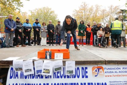Homenaje a las víctimas de accidentes de tráfico en Valladolid.- J. M. LOSTAU