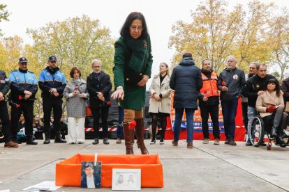 Homenaje a las víctimas de accidentes de tráfico en Valladolid.- J. M. LOSTAU