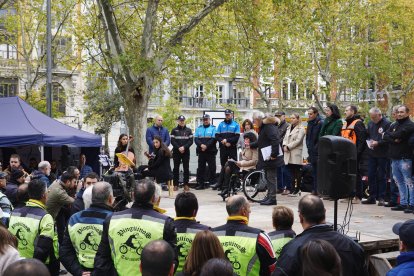 Homenaje a las víctimas de accidentes de tráfico en Valladolid.- ICAL