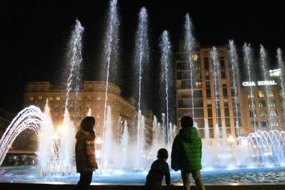 Inauguración de la fuente de plaza Zorrilla.- J.M. LOSTAU