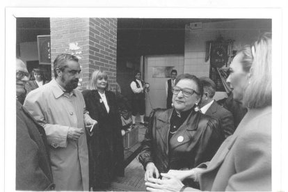 El por entonces alcalde de Valladolid, Tomás Rodríguez Bolaños, acude a la inauguración del Hogar de los Jubilados del barrio Belén en 1993.- ARCHIVO MUNICIPAL DE VALLADOLID