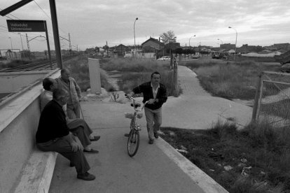 Apeadero de la universidad en Barrio Belén en 1996. - J.M. LOSTAU
