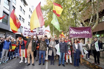 Concentración ante la sede del PSOE de Valladolid por la igualdad de los españoles y contra la amnistía. ICAL