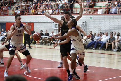Juaristi - UEMC Real Valladolid Baloncesto. / LOF