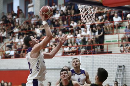 Juaristi - UEMC Real Valladolid Baloncesto. / LOF