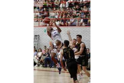 Juaristi - UEMC Real Valladolid Baloncesto. / LOF