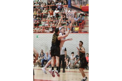 Juaristi - UEMC Real Valladolid Baloncesto. / LOF