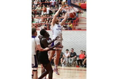 Juaristi - UEMC Real Valladolid Baloncesto. / LOF