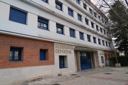 Residencia deportiva Río Esgueva en Barrio Belén. - J.M. LOSTAU
