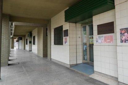 Centro de mayores y Ceas en la Plaza de las Nieves  en Barrio Belén. - J.M. LOSTAU