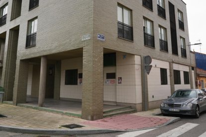 Centro de mayores y Ceas en la Plaza de las Nieves  en Barrio Belén. - J.M. LOSTAU