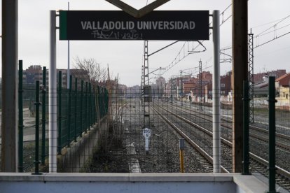 Apeadero de la Universidad ADIF
en Barrio Belén. - J.M. LOSTAU