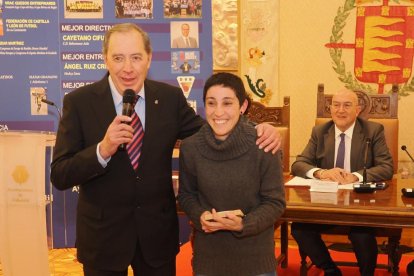 Josito Ortega junto a la boxeadora Isa Rivero en la entrega de los Premios Valladolid Ciudad Deportiva en el Ayuntamiento de Valladolid. PHOTOGENIC