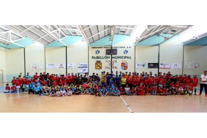Fútbol sala, juegos escolares en Íscar. / E. M.