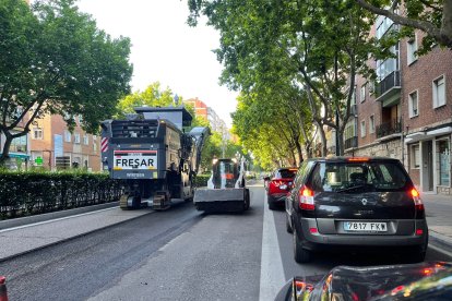 Obras de asfaltado entre el Corte Inglés y la avenida Medina del Campo en Paseo Zorrilla.- E.M