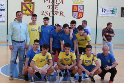 Fútbol sala, juegos escolares en Íscar. / E. M.