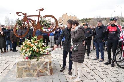 Marcha ciclista en homenaje de Estela Domínguez. / J. M. LOSTAU