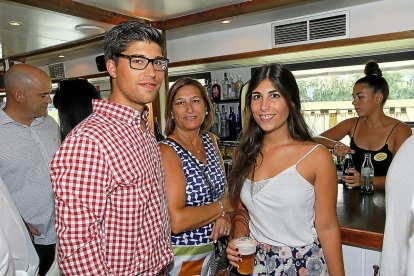 Raúl Salmador, Rosa Pérez y Marta Salmador (Colegio de Médicos)