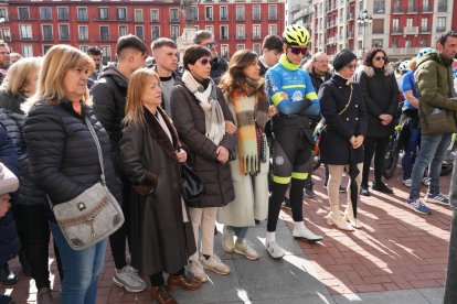 Marcha ciclista en homenaje de Estela Domínguez. / J. M. LOSTAU