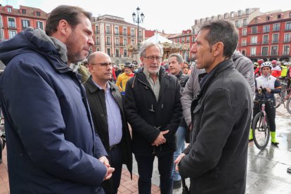 Marcha ciclista en homenaje de Estela Domínguez. / J. M. LOSTAU