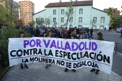 JUAN MIGUEL LOSTAU. 18/04/2023. VALLADOLID. COMUNIDAD DE CASTILLA Y LEÓN. MANIFESTACIÓN POR EL DESALOJO DEL CENTRO SOCIAL LA MOLINERA. ANTIGUO HOTEL MARQUÉS DE LA ENSENADA.