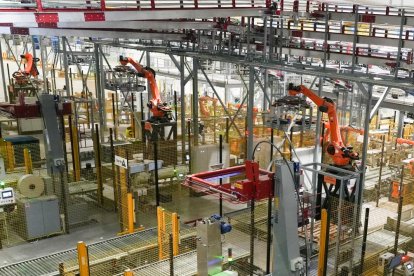 Imagen de una parte de la fábrica robotizada y automatizada. J.M.  LOSTAU