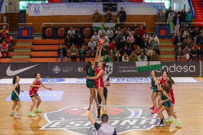 Final del Campeonato de España infantil femenino coronando a Castilla y León como campeona. / FEB