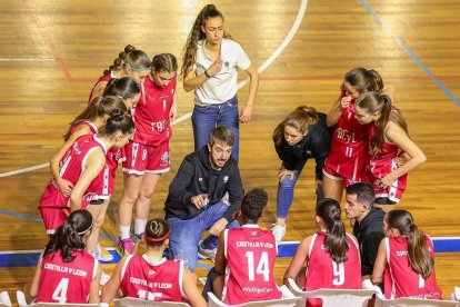 Final del Campeonato de España infantil femenino coronando a Castilla y León como campeona. / FEB