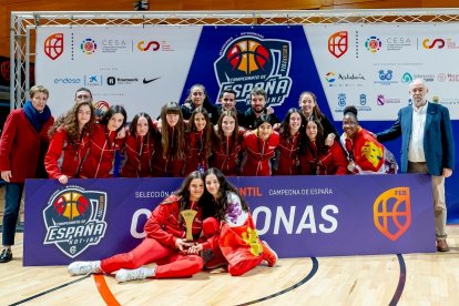 Final del Campeonato de España infantil femenino coronando a Castilla y León como campeona. / FEB