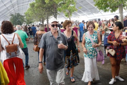 Últimos días de las casetas regionales.- J. M. LOSTAU