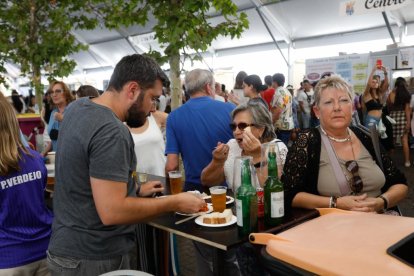 Últimos días de las casetas regionales.- J. M. LOSTAU