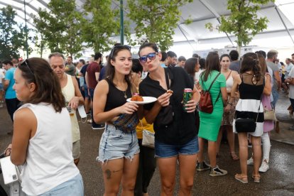 Últimos días de las casetas regionales.- J. M. LOSTAU