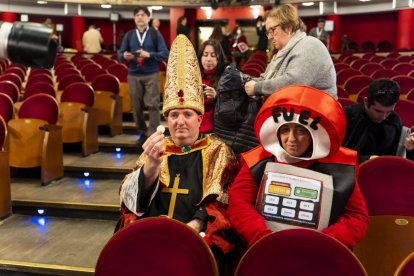 El público comienza a llenar las butacas del Teatro Real. ÁNGEL NAVARRETE.