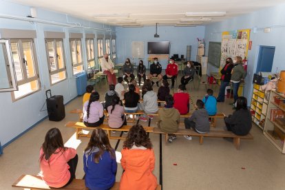 Actividad con El Salvador en el CEIP Gabriel y Galán. / A. ALONSO/APDV