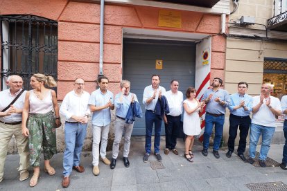 Acto de homenaje a las personas que se congregaron en la Casa del Pueblo el 18 de julio de 1936, con el descubrimiento de una placa conmemorativa en la calle Núñez de Arce. / ICAL