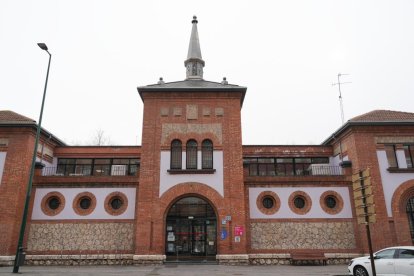 Barrio del Hospital. Cárcel Vieja. Centro Cívico Río Esgueva en la calle Madre de Dios. - JUAN MIGUEL LOSTAU