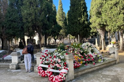 La tumba de Concha Velasco en el Pabellón de los Ilustres de El Cementerio de El Carmen. -J.M. LOSTAU.