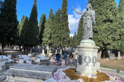 La tumba de Concha Velasco en el Pabellón de los Ilustres de El Cementerio de El Carmen. -J.M. LOSTAU.
