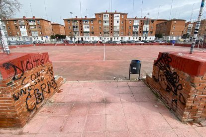 Barrio del Hospital.  Zona polideportiva en la plaza Romojaro. - JUAN MIGUEL LOSTAU