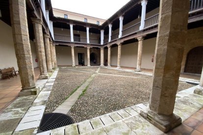 Barrio del Hospital. Palacio de los Vivero.  Archivo Histórico Provincial en la calle Ramón y Cajal. - JUAN MIGUEL LOSTAU