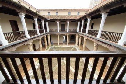 Barrio del Hospital. Palacio de los Vivero.  Archivo Histórico Provincial en la calle Ramón y Cajal. - JUAN MIGUEL LOSTAU