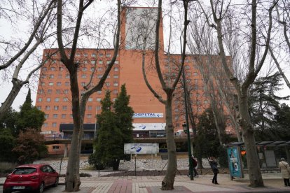 Barrio del Hospital. Hospital Clínico en la calle Ramón y Cajal. - JUAN MIGUEL LOSTAU
